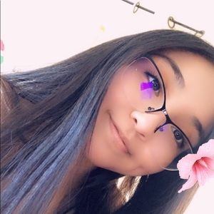 Meet your Posher, Lesly